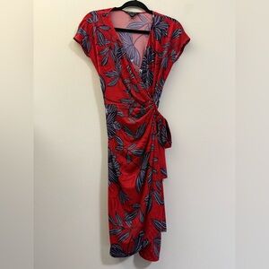 NWT Maggy London Floral Wrap Dress in Red, Navy, &‎ White - 6